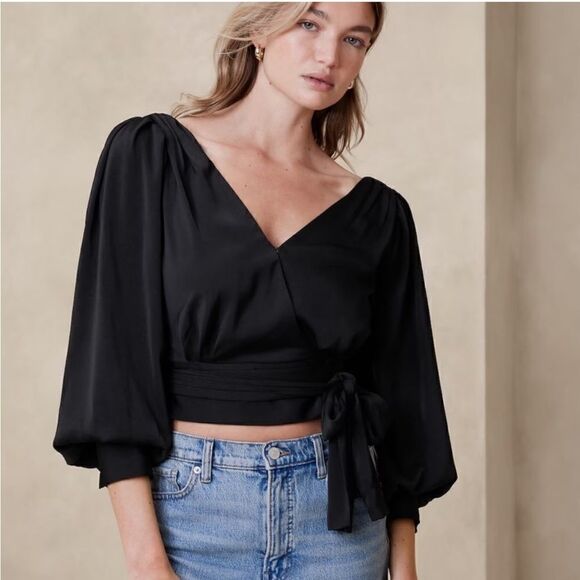 Banana Republic CROPPED
WRAP BLOUSE - Picture 1 of 3